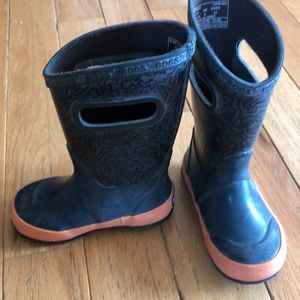 BOGS infant size 8 boots